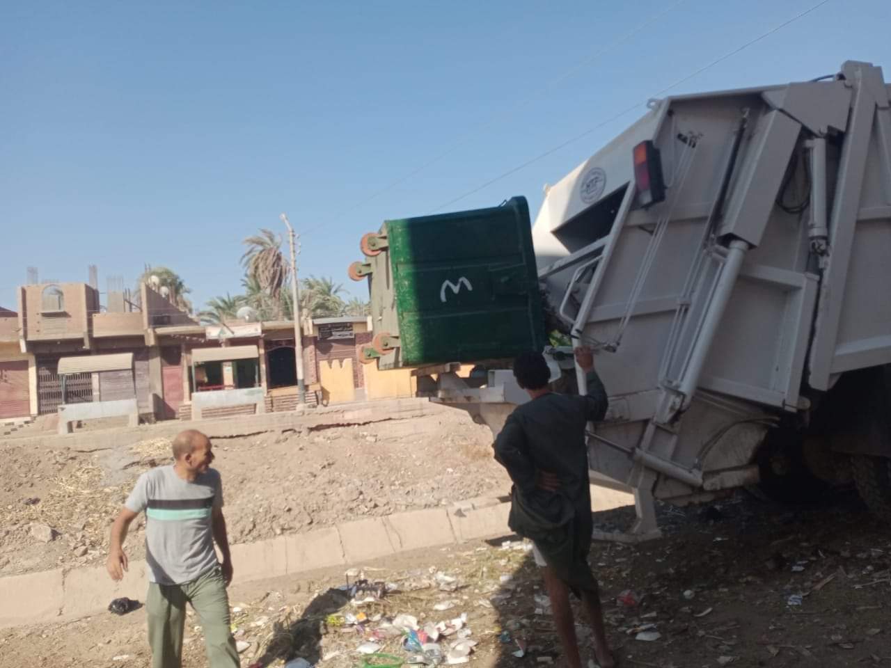 رئيس مركز ومدينة صدفا يتابع أعمال النظافة الدورية للحفاظ على صحة المواطنين