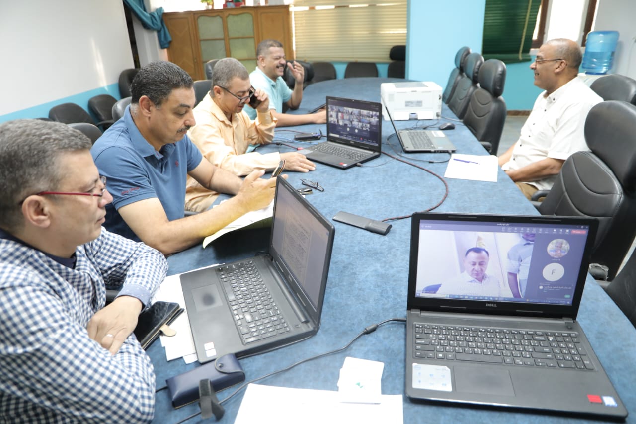 وكيل التعليم بالوادي الجديد يتابع غرفة عمليات امتحانات الدور الثانى للثانوية العامة 