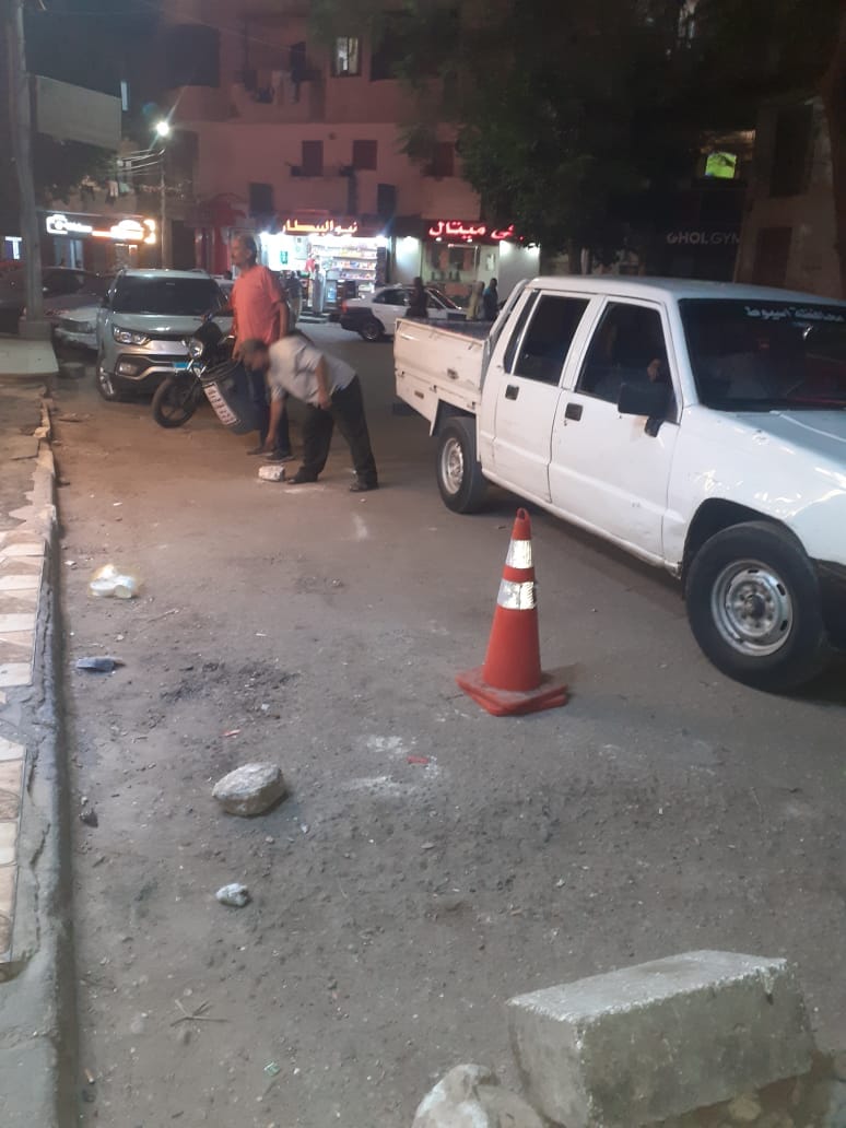 حملة لرفع الاشغالات من شارع تقسم البترول بنطاق حى شرق اسيوط