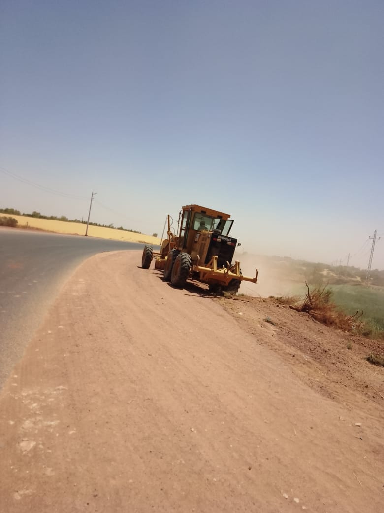 حملة لرفع الاشغالات والنظافة وتمهيد وتسوية الشوارع بقريتي عين القضا وعين الرخا