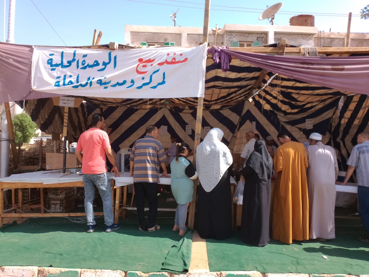 استمرار العمل بمنفذ بيع الخضروات والفاكهة بحى الزهور بمدينة موط