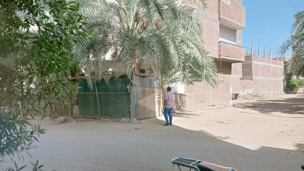 حملة لرفع الأتربة والمخلفات والتراكمات والقمامة بمركز الداخلة