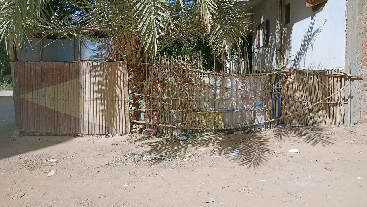 حملة لرفع الأتربة والمخلفات والتراكمات والقمامة بمركز الداخلة