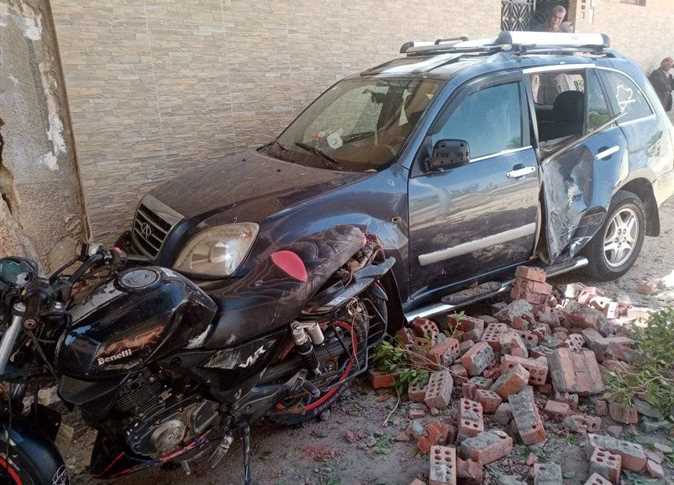 انهيار حائط من الطابق السادس في إحدى العمارات السكنية بحي الزهور بالخارجة