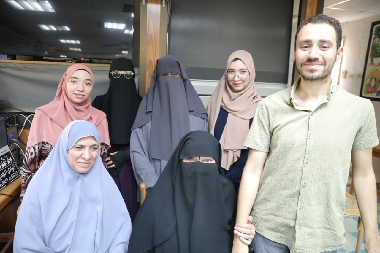 وكيل التعليم بالوادي الجديد يكرم مجموعة من منسوبي ديوان عام المديرية