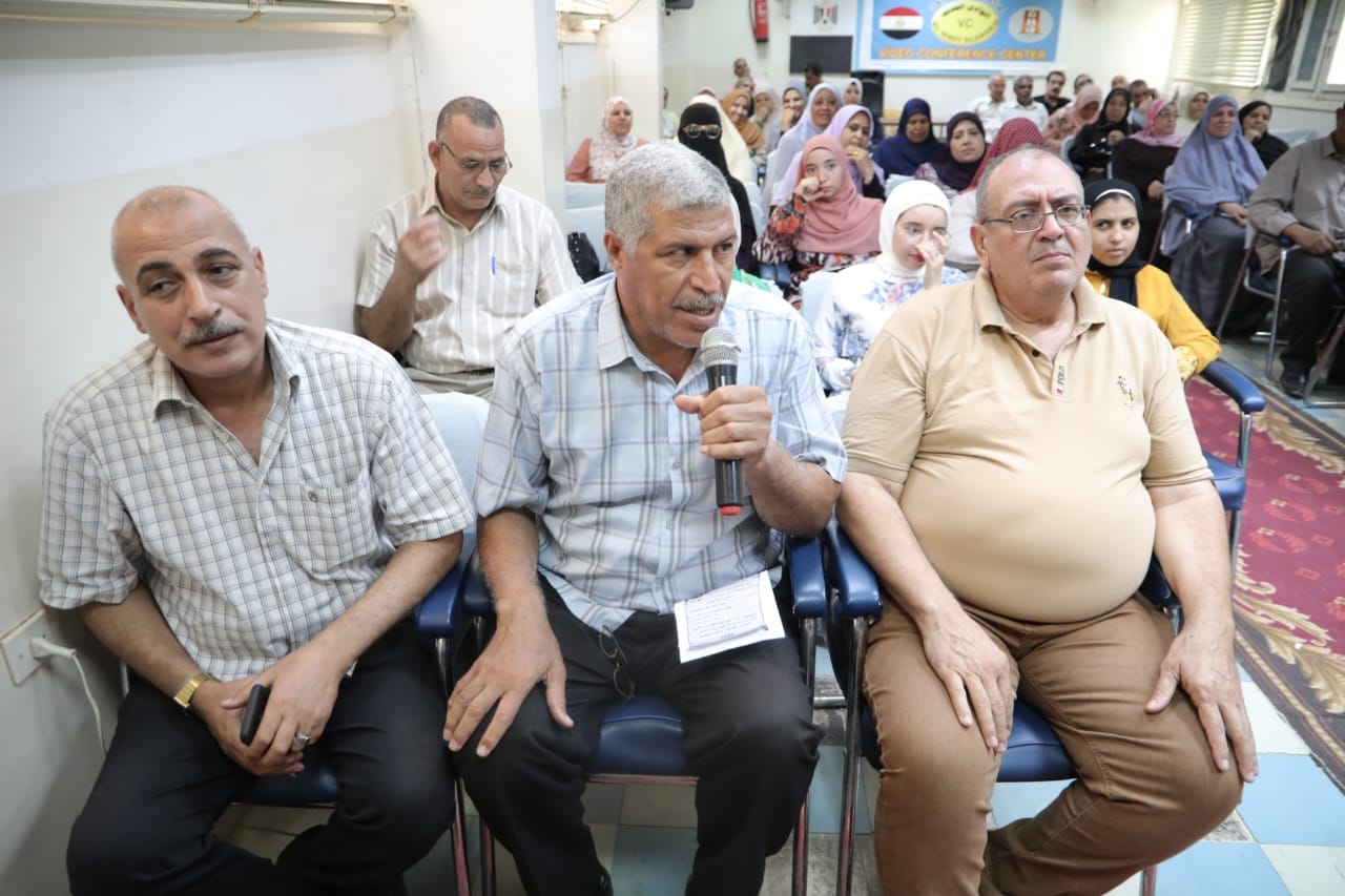 وكيل التعليم بالوادي الجديد يكرم مجموعة من منسوبي ديوان عام المديرية