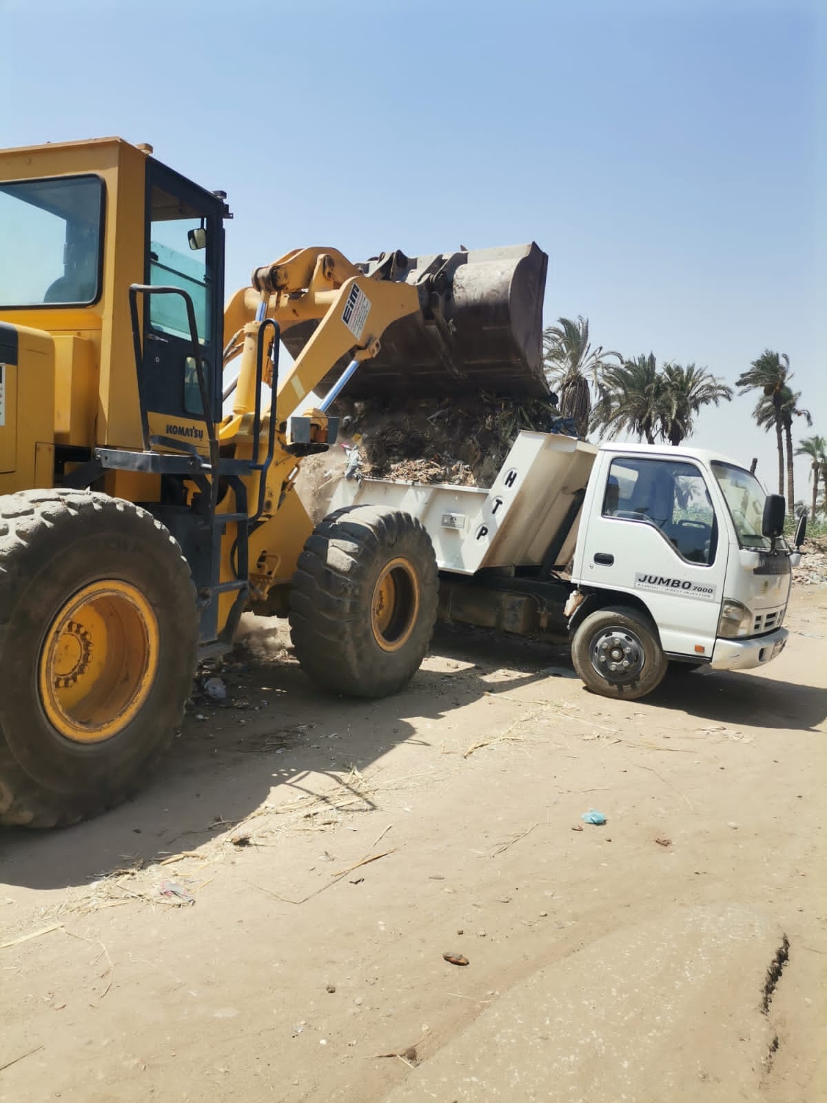 حملة مكثفة  لرفع الاشغالات والحفاظ على نظافة قرية أمشول مركز ديروط