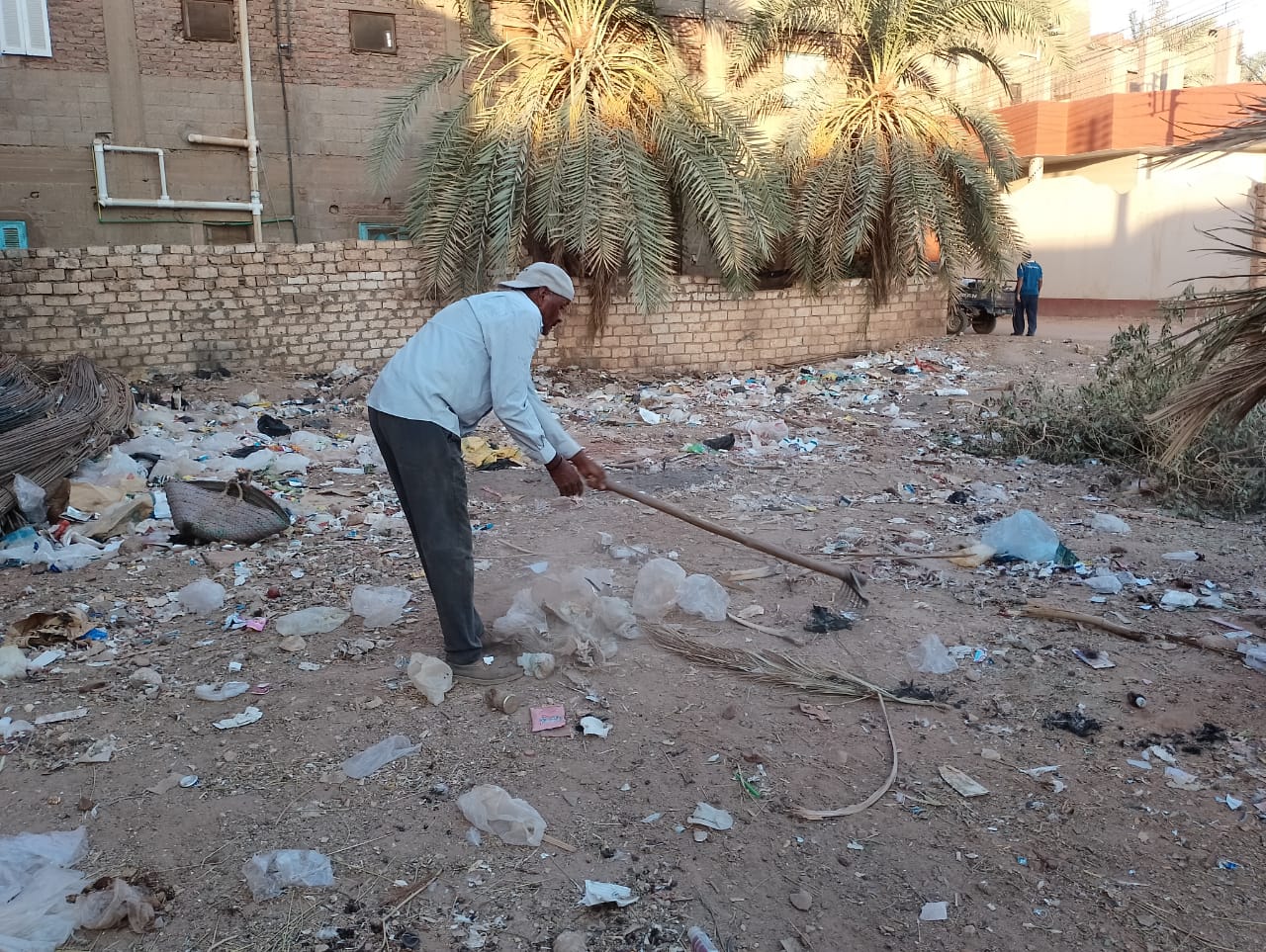 مركز الداخلة ينفذ حملة نظافة وازالة اشغالات بشارع 23 يوليو بمدينة موط