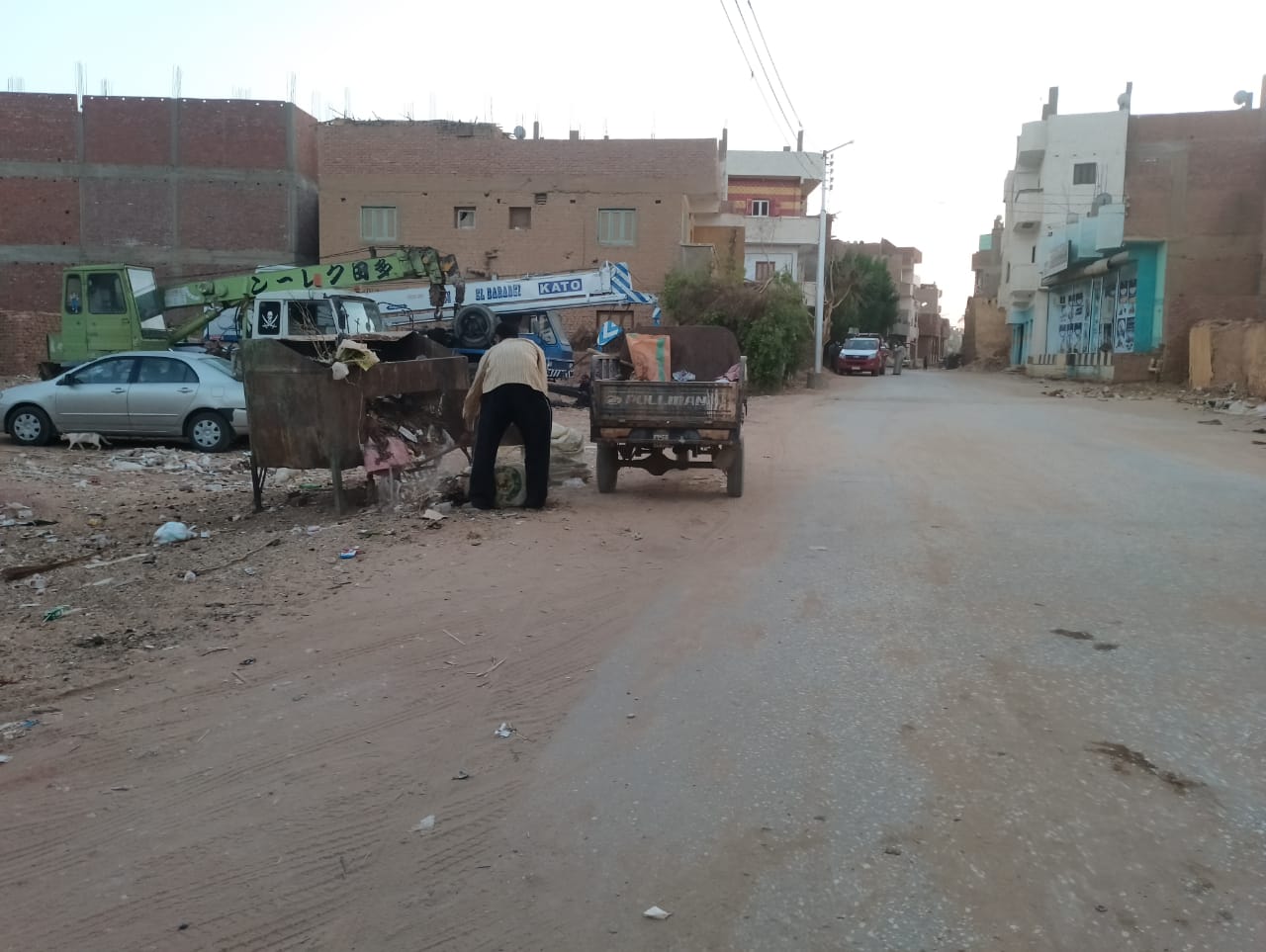 مركز الداخلة ينفذ حملة نظافة وازالة اشغالات بشارع 23 يوليو بمدينة موط