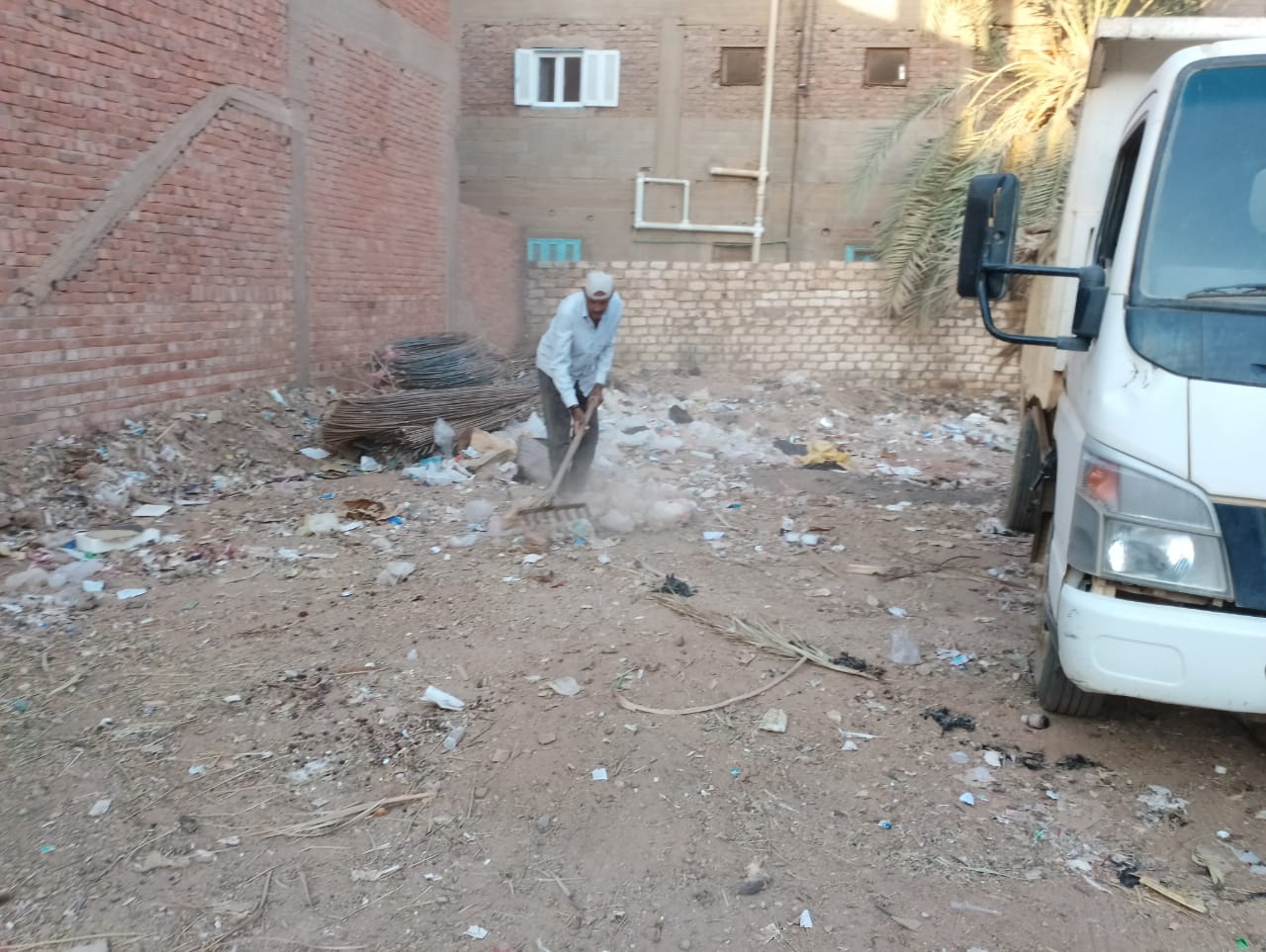 مركز الداخلة ينفذ حملة نظافة وازالة اشغالات بشارع 23 يوليو بمدينة موط