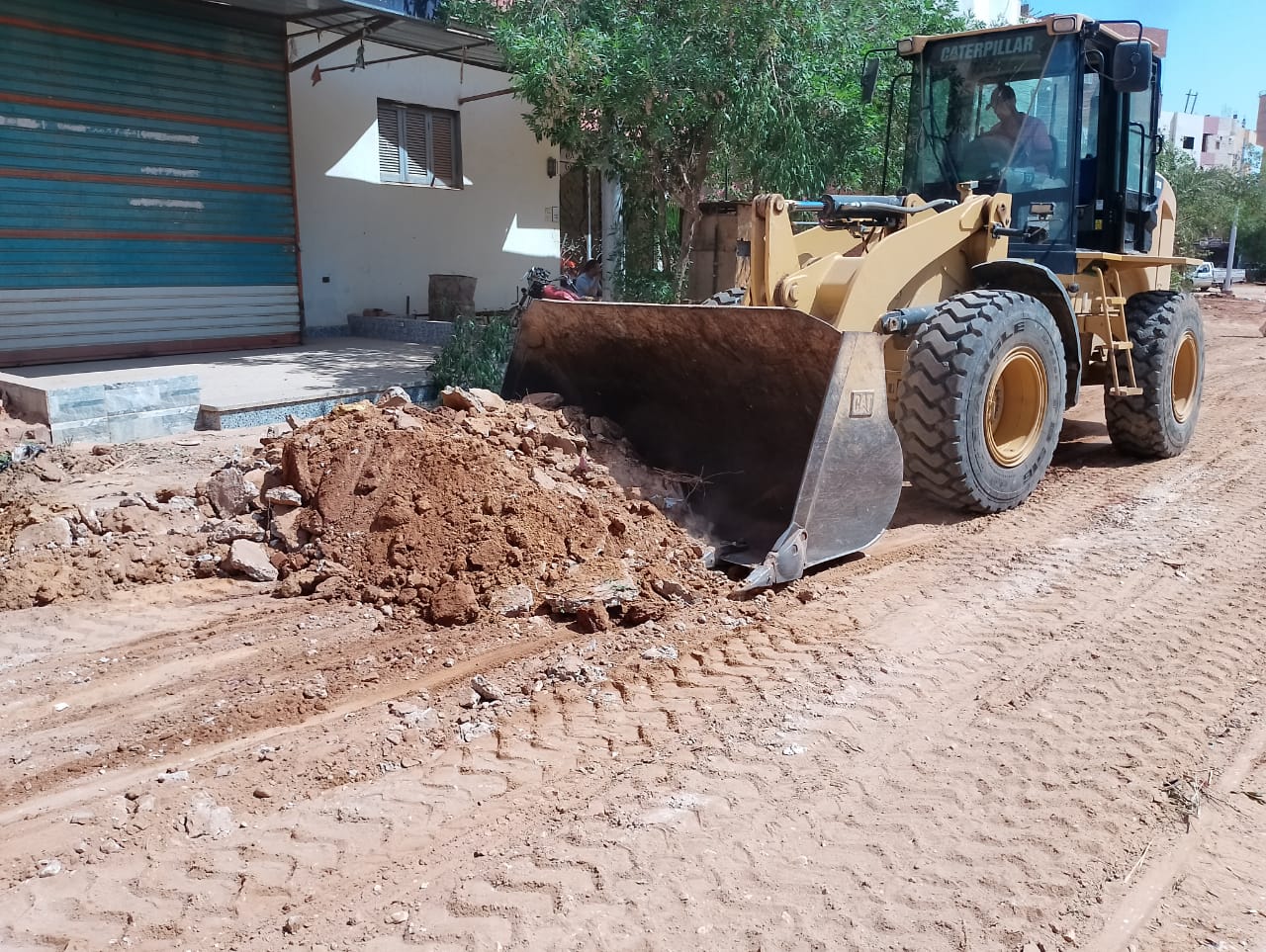 مركز الداخلة يواصل تنفيذ حملات النظافة وتحسين البيئة وازالة الاشغالات بمدينة موط