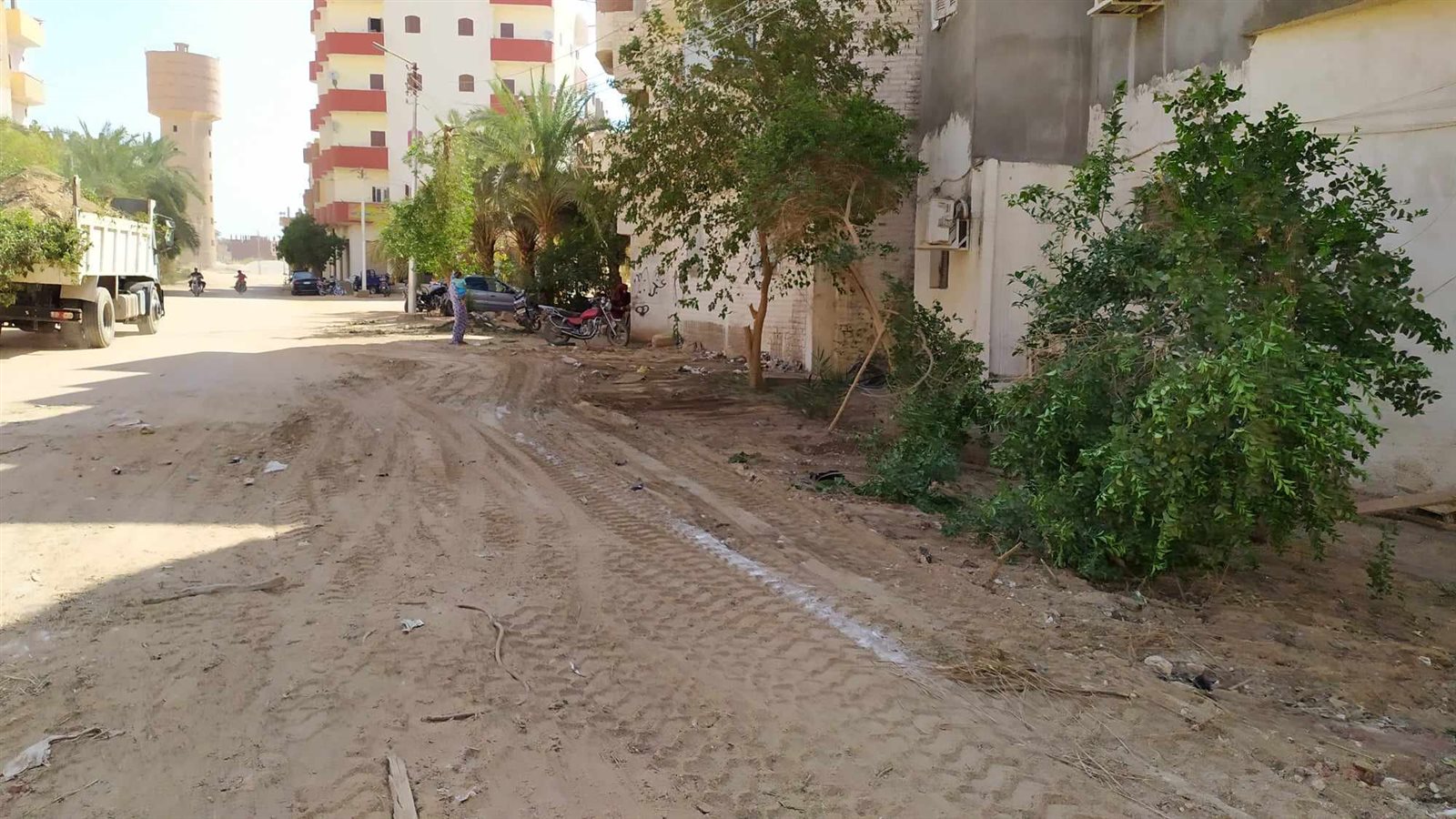 مركز الداخلة يواصل تنفيذ حملات النظافة وتحسين البيئة وازالة الاشغالات بمدينة موط