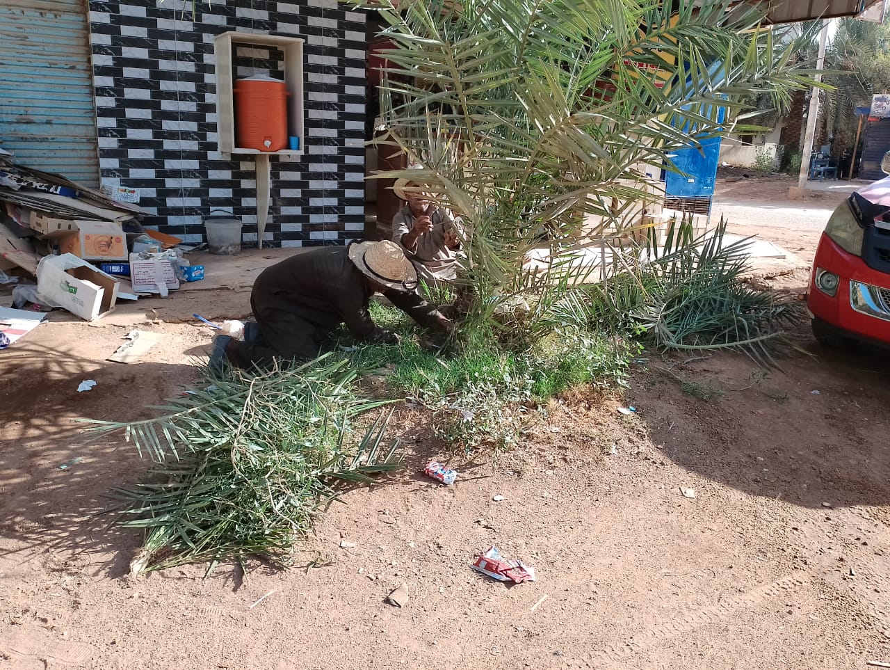 مركز الداخلة يواصل تنفيذ حملات النظافة وتحسين البيئة وازالة الاشغالات بمدينة موط