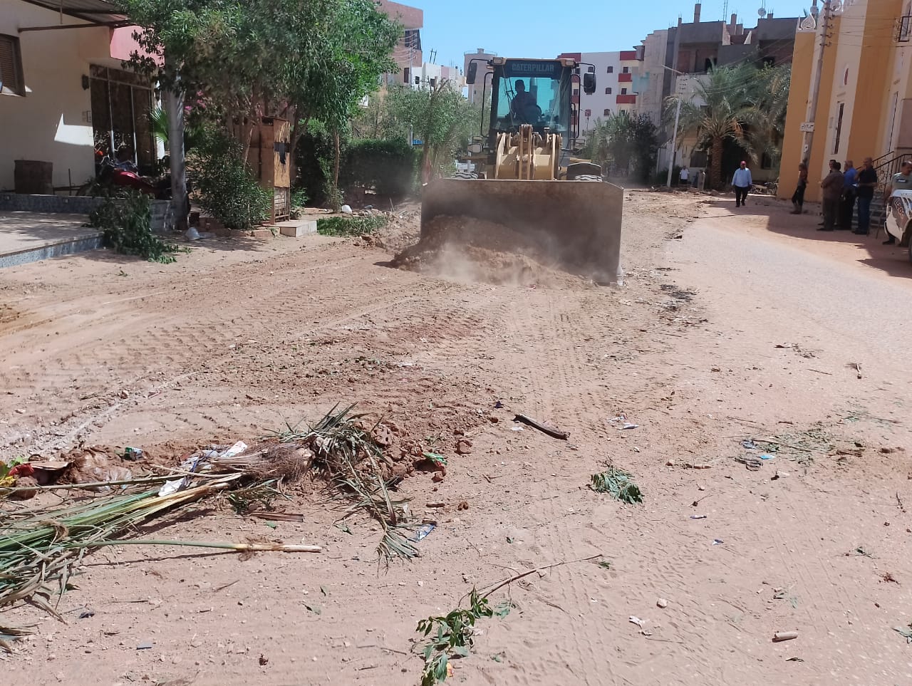 مركز الداخلة يواصل تنفيذ حملات النظافة وتحسين البيئة وازالة الاشغالات بمدينة موط