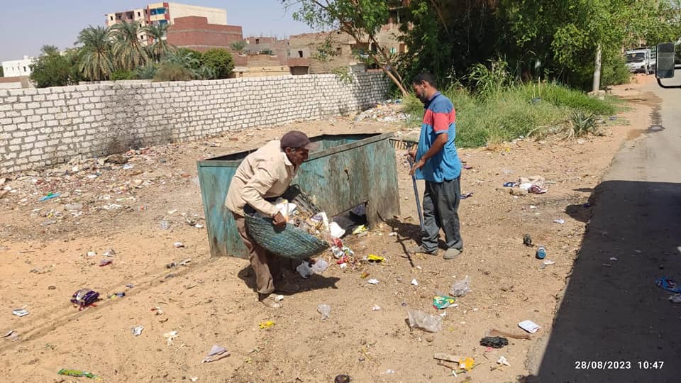 حملات نظافة مكثفة في الأحياء السكنية بالخارجة