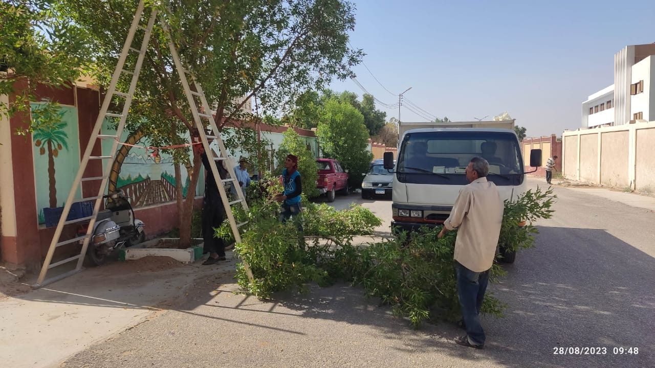 حملات نظافة مكثفة في الأحياء السكنية بالخارجة