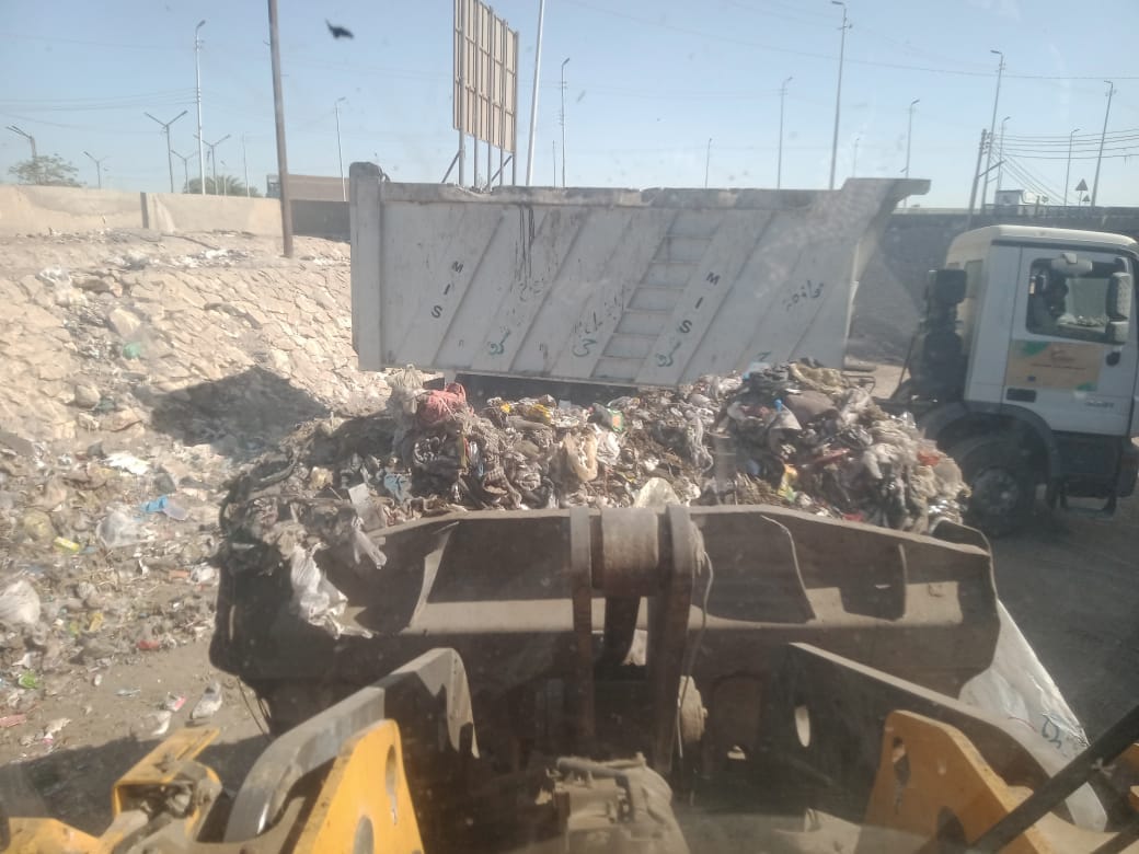  حى شرق اسيوط يشن حملة نظافة لرفع مخلفات مساكن نزله عبداللاه 