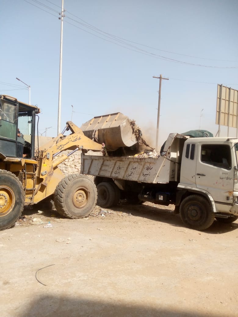  حى شرق اسيوط يشن حملة نظافة لرفع مخلفات مساكن نزله عبداللاه 