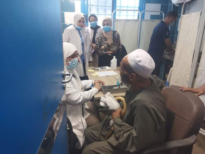 جامعة أسيوط توجه قافلة طبية شاملة لقرية العطيات البحرية بمركز أبنوب