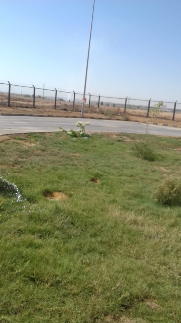 رئيس محلية دشلوط يتابع عملية ري المسطح الأخضر بالمحطة الوسيطة للمخلفات الصلبة