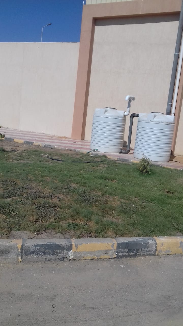 رئيس محلية دشلوط يتابع عملية ري المسطح الأخضر بالمحطة الوسيطة للمخلفات الصلبة