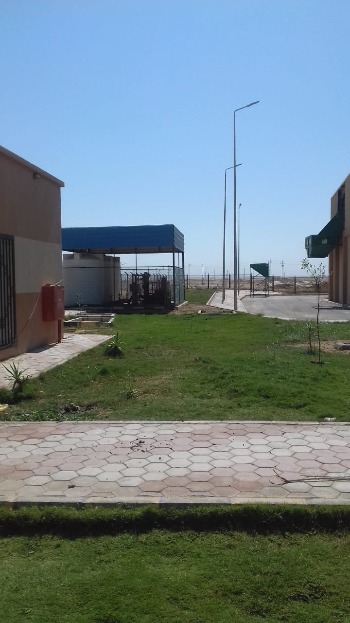 رئيس محلية دشلوط يتابع عملية ري المسطح الأخضر بالمحطة الوسيطة للمخلفات الصلبة