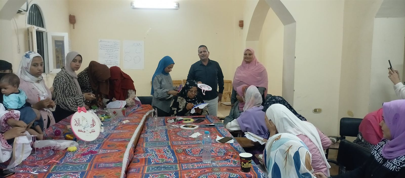 رئيس مركز ومدينة باريس يفتتح الدورة التدريبية في فن التطريز والطرزات 