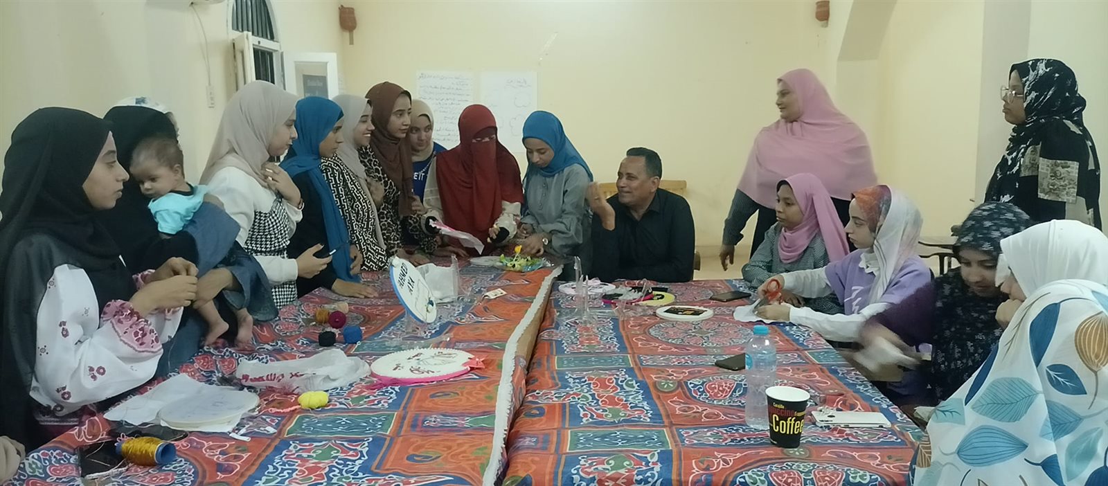 رئيس مركز ومدينة باريس يفتتح الدورة التدريبية في فن التطريز والطرزات 