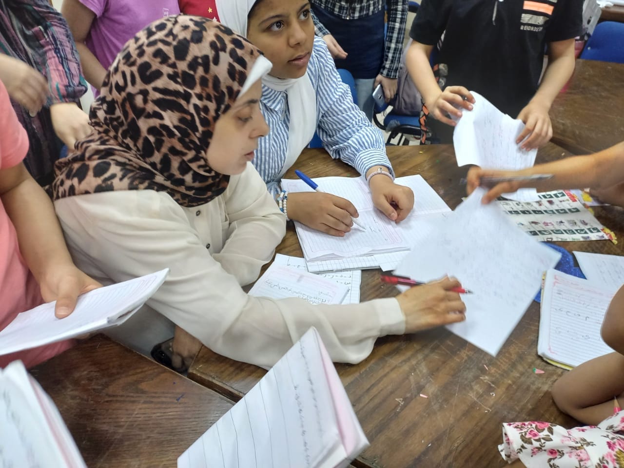 ورشة الخط العربي تواصل تقديم شرح مفصل للطفل بقصر ثقافة أسيوط 
