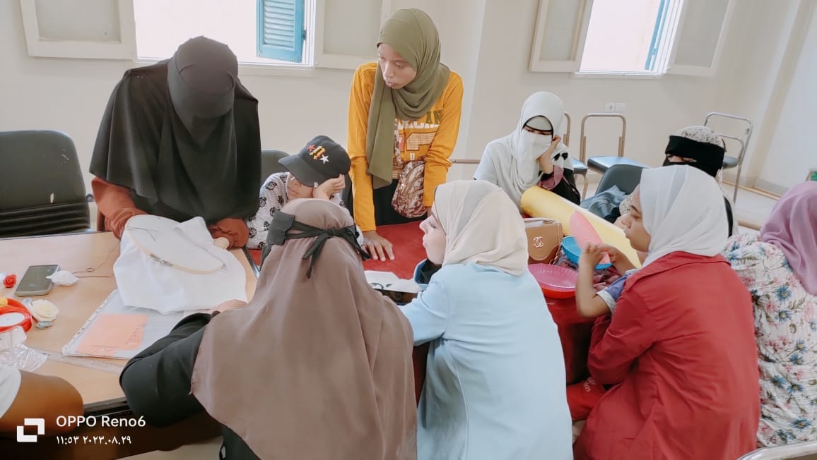 أندية الفتاة والتطوع بمركز دير الجنادلة تنظم ورشة أعمال الأشغال الفنيه والتطريز