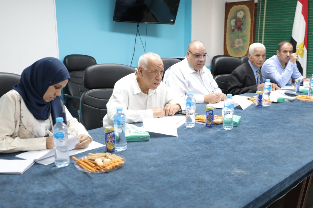 وكيل التعليم بالوادي الجديد يترأس لجنة المقابلات الشخصية للمتقدمين لشغل الوظائف الإشرافية