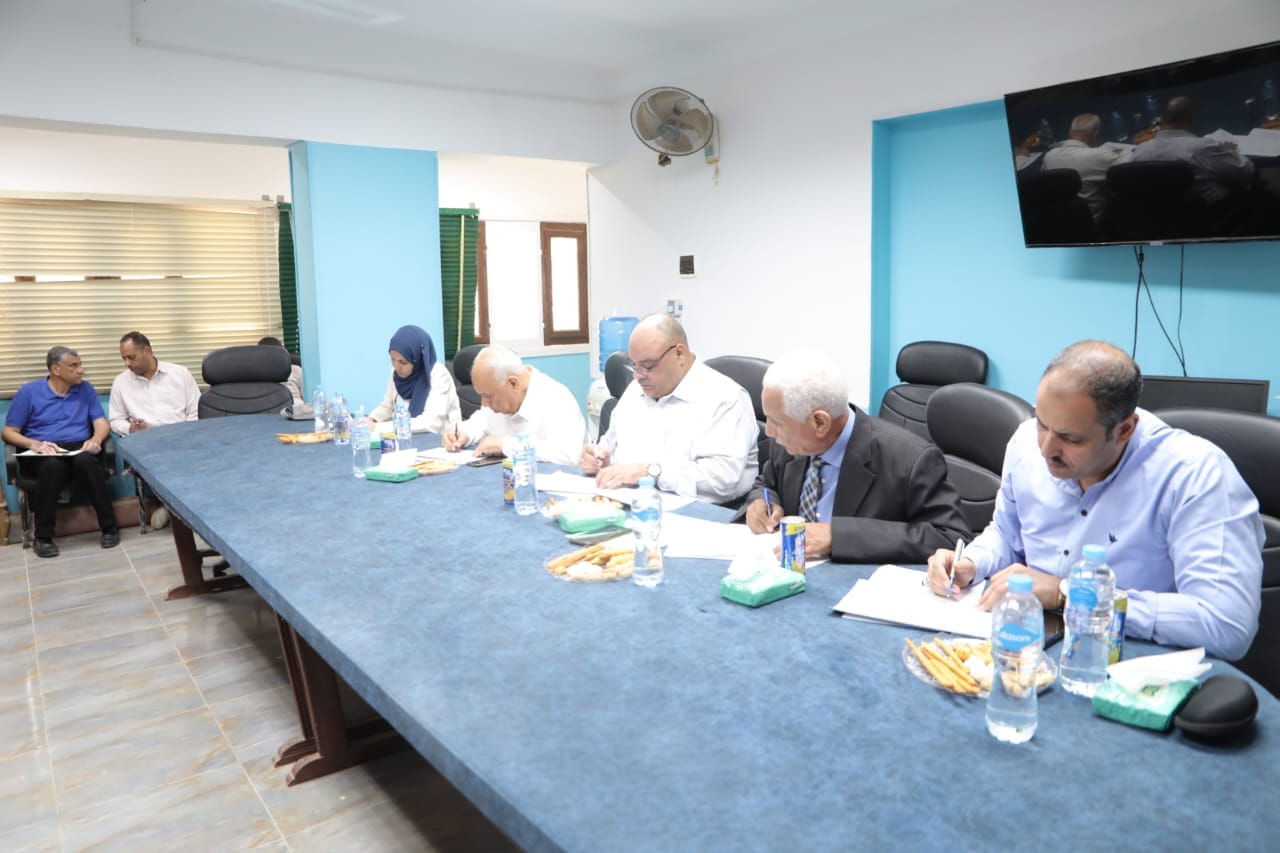 وكيل التعليم بالوادي الجديد يترأس لجنة المقابلات الشخصية للمتقدمين لشغل الوظائف الإشرافية