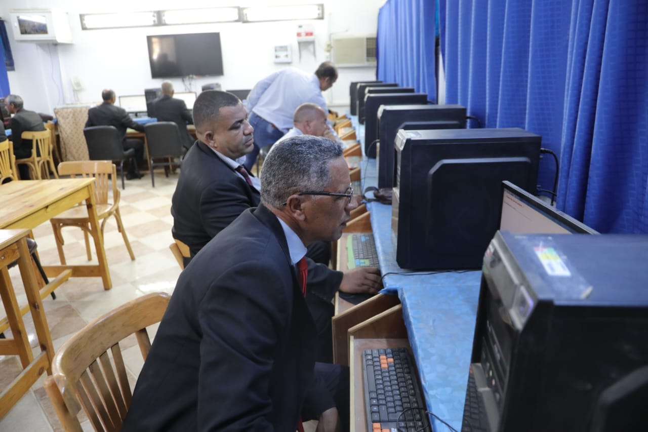 وكيل التعليم بالوادي الجديد يترأس لجنة المقابلات الشخصية للمتقدمين لشغل الوظائف الإشرافية