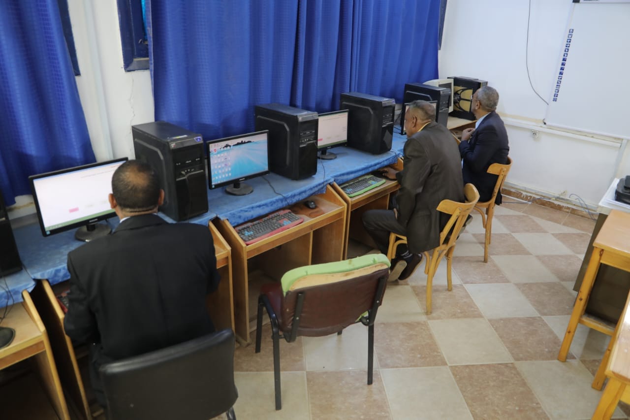 وكيل التعليم بالوادي الجديد يترأس لجنة المقابلات الشخصية للمتقدمين لشغل الوظائف الإشرافية