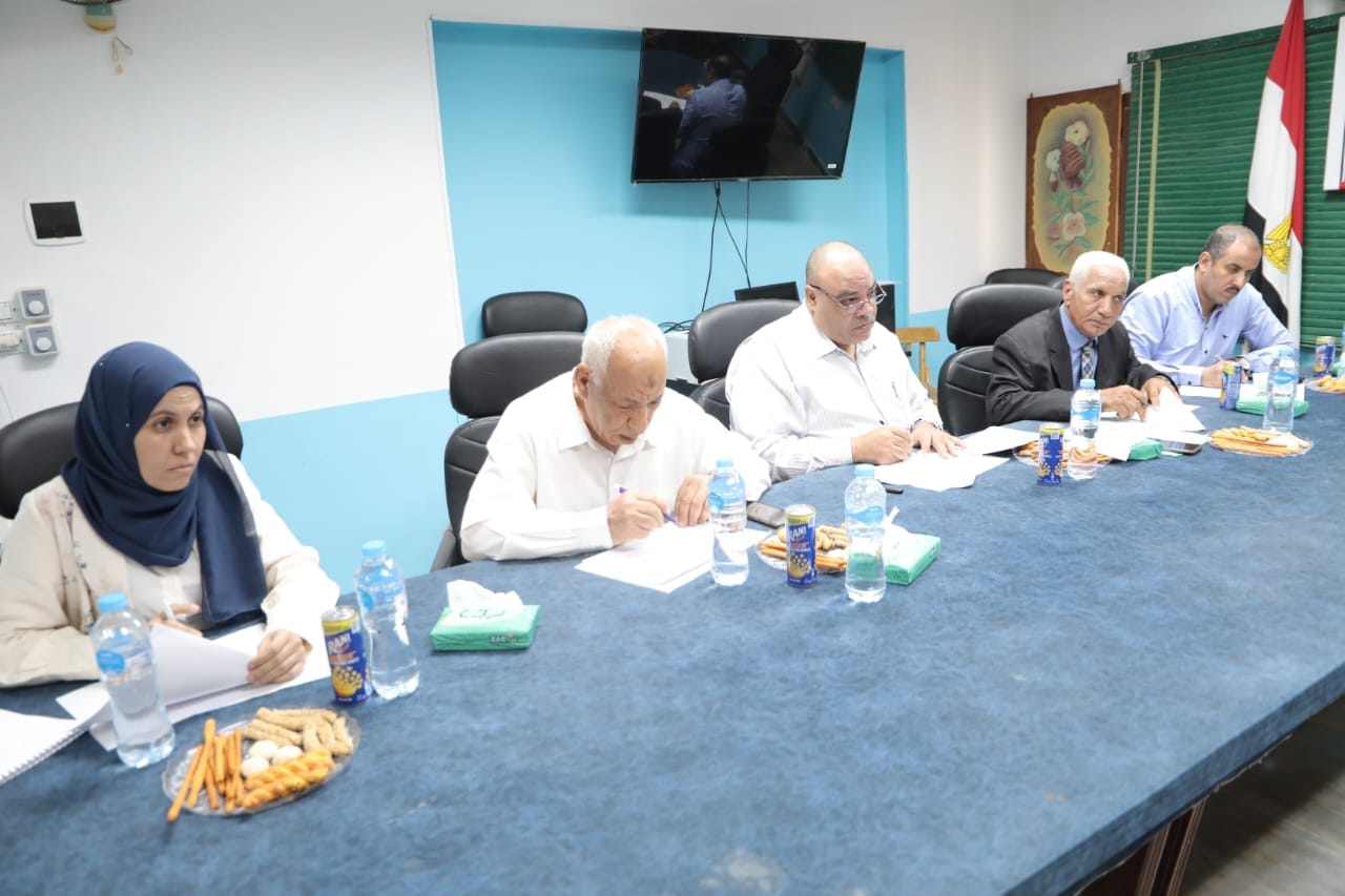 وكيل التعليم بالوادي الجديد يترأس لجنة المقابلات الشخصية للمتقدمين لشغل الوظائف الإشرافية