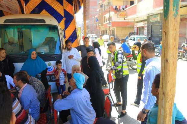 قوافل حملة 100 يوم صحة للكشف المجاني تصل البيسري وغرب البلد بأسيوط