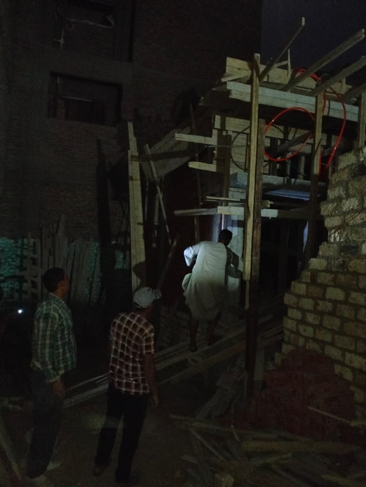 عمليات محافظة اسيوط تتلقي بلاغ ضد مخالف لقانون البناء وازالة فورية للمخالفة