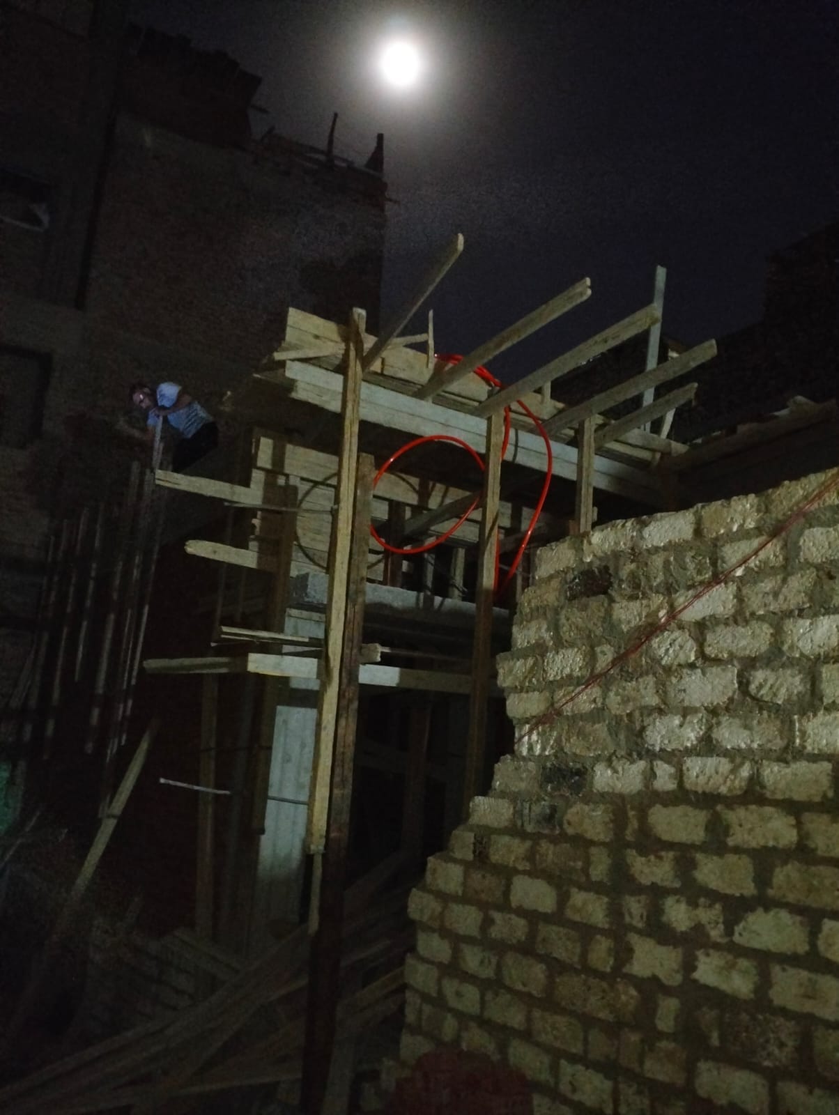 عمليات محافظة اسيوط تتلقي بلاغ ضد مخالف لقانون البناء وازالة فورية للمخالفة