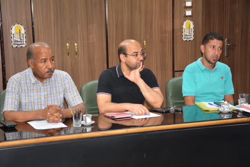 اللجنة المركزية لأخلاقيات البحث العلمي بجامعة أسيوط تعقد اجتماعها الدوري الرابع عشر