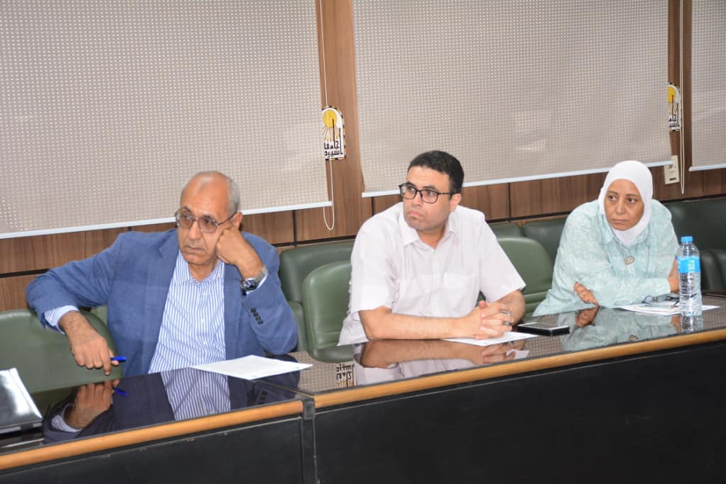 اللجنة المركزية لأخلاقيات البحث العلمي بجامعة أسيوط تعقد اجتماعها الدوري الرابع عشر