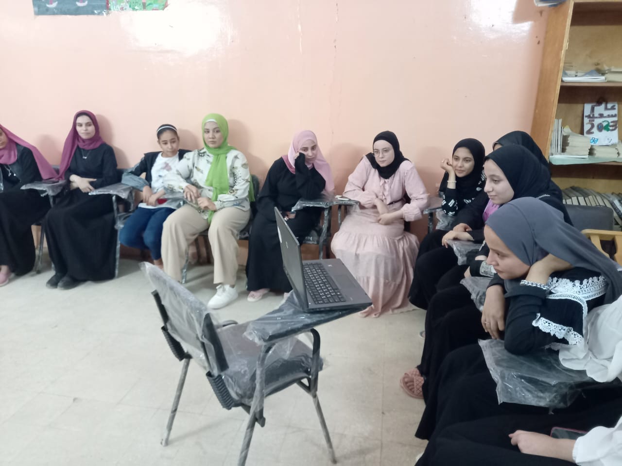 ورشه عمل تفاعلى وفيلم عن الصحة الانجابية وصحة المراهقين بمركز شباب المعصرة