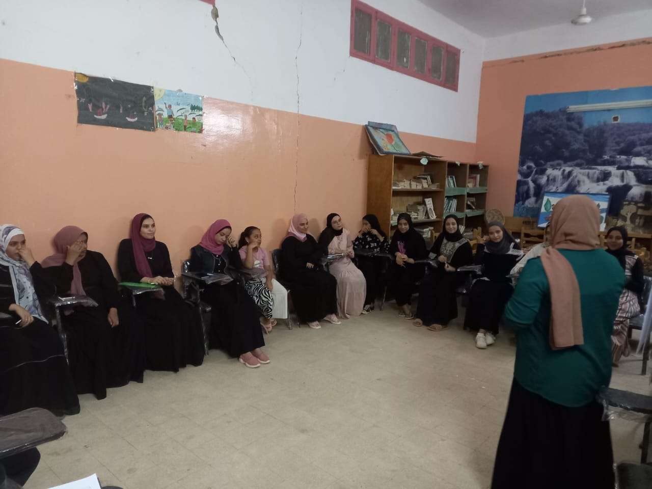 ورشه عمل تفاعلى وفيلم عن الصحة الانجابية وصحة المراهقين بمركز شباب المعصرة