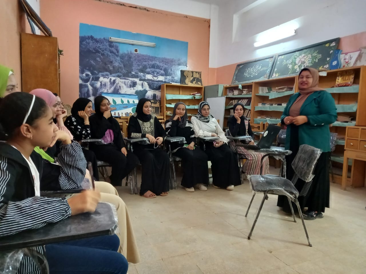 ورشه عمل تفاعلى وفيلم عن الصحة الانجابية وصحة المراهقين بمركز شباب المعصرة