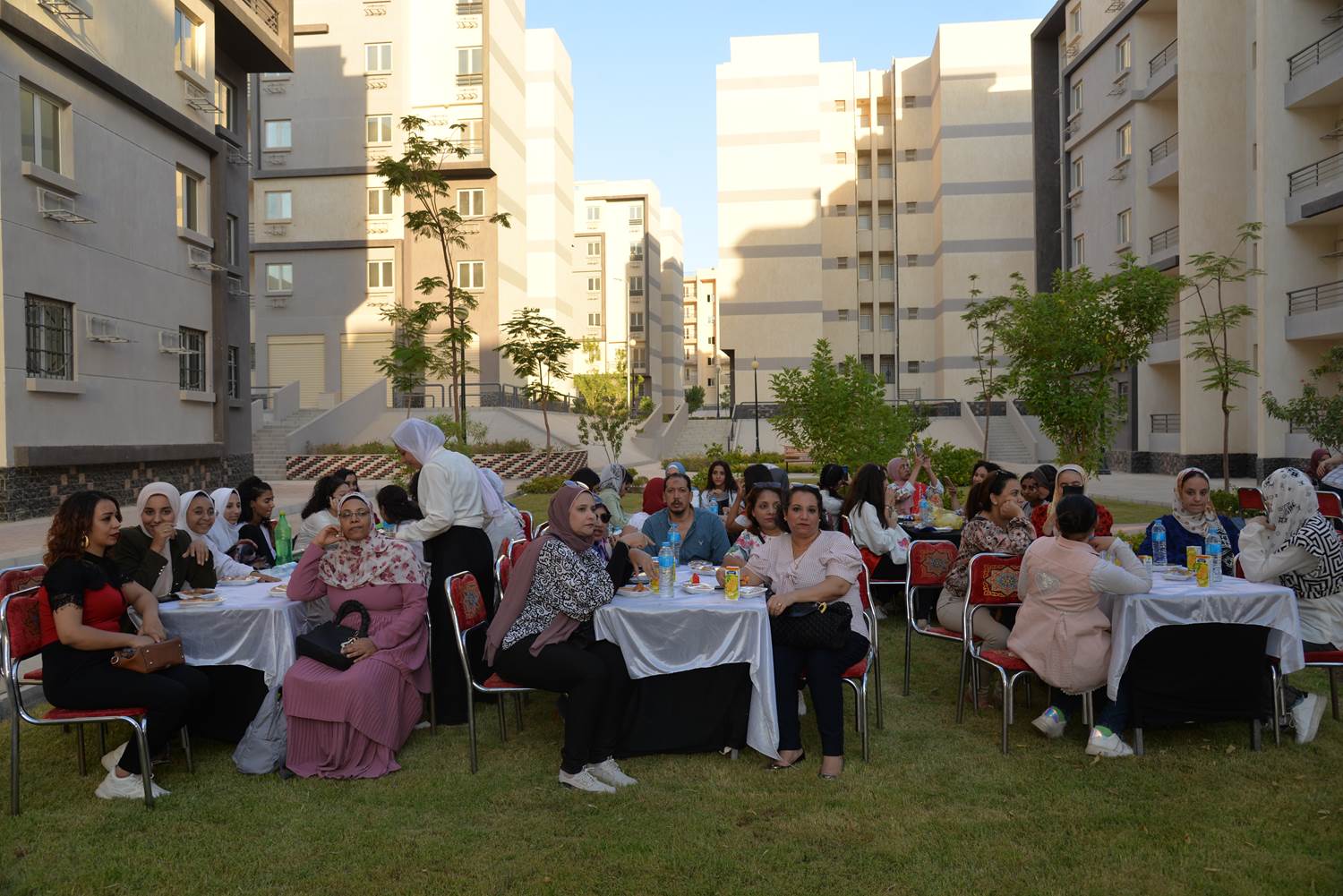 محافظ أسيوط يصطحب طلاب بعض المدارس في زيارة ميدانية لمدينة ناصر الجديدة