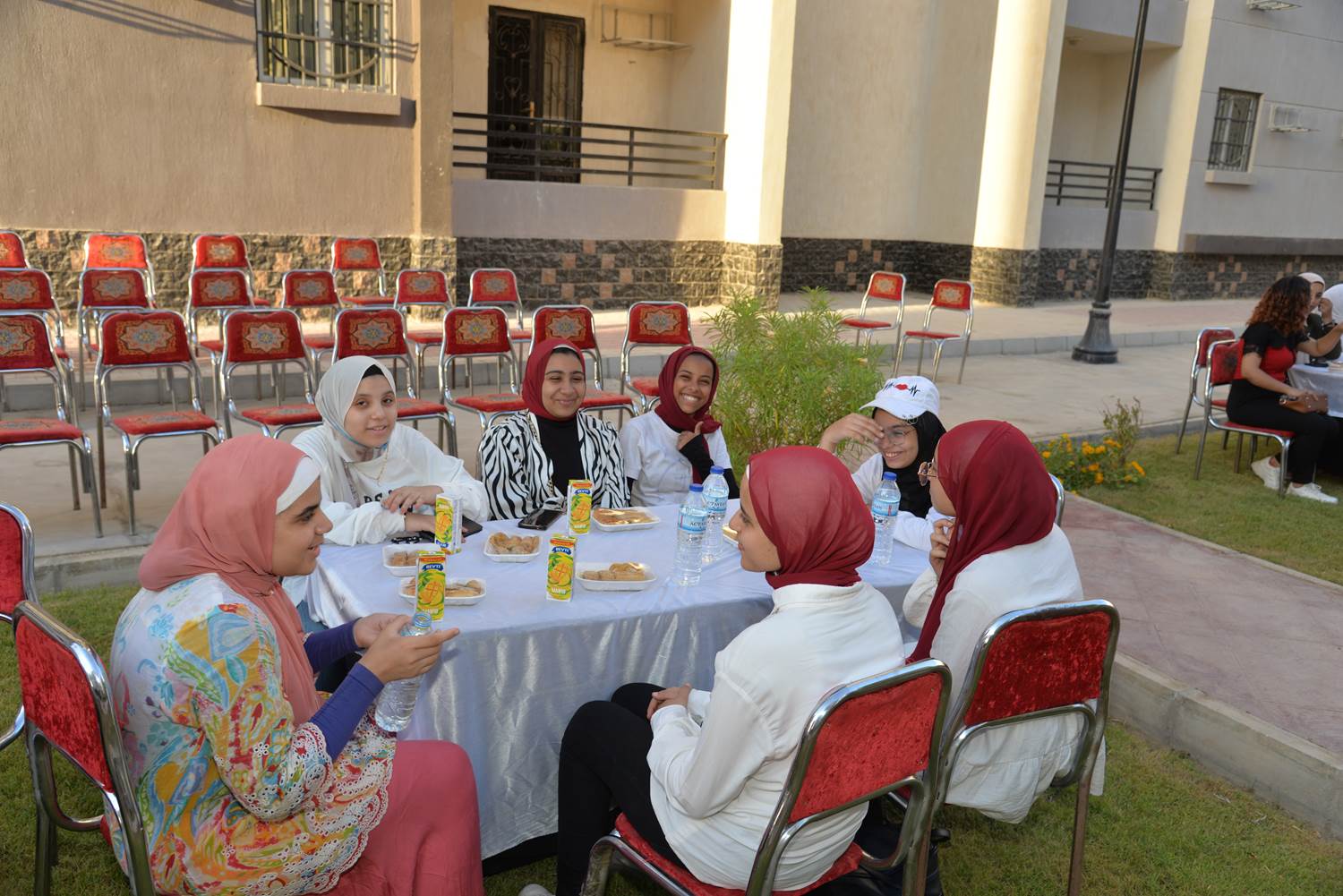محافظ أسيوط يصطحب طلاب بعض المدارس في زيارة ميدانية لمدينة ناصر الجديدة
