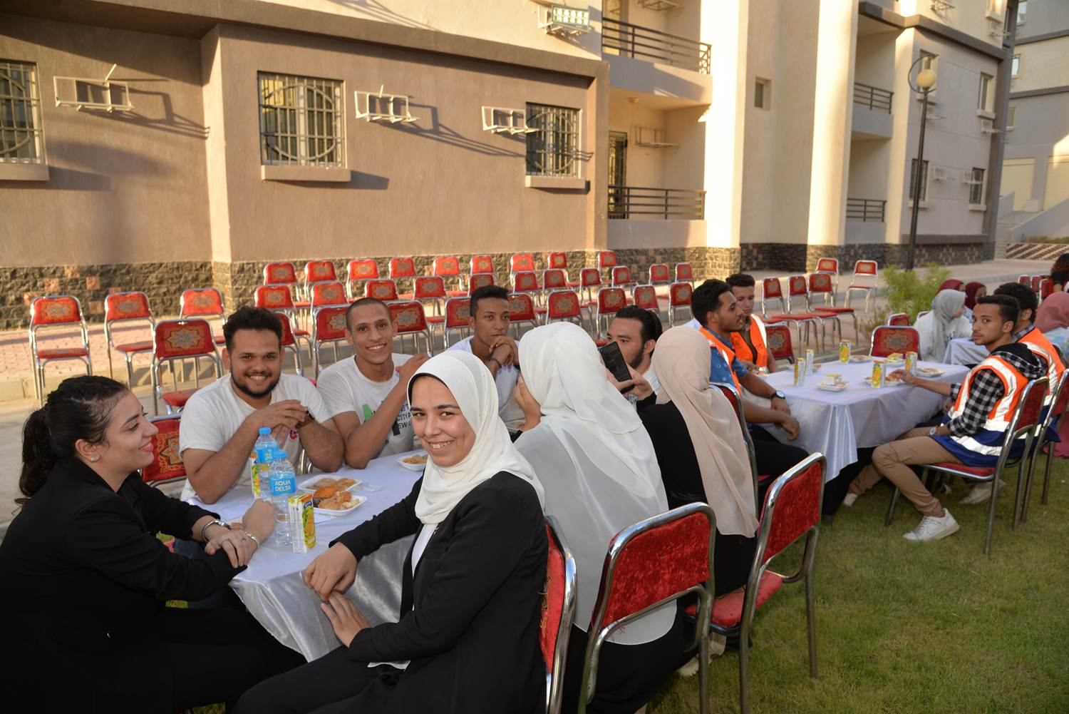 محافظ أسيوط يصطحب طلاب بعض المدارس في زيارة ميدانية لمدينة ناصر الجديدة