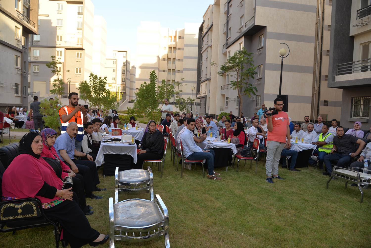محافظ أسيوط يصطحب طلاب بعض المدارس في زيارة ميدانية لمدينة ناصر الجديدة