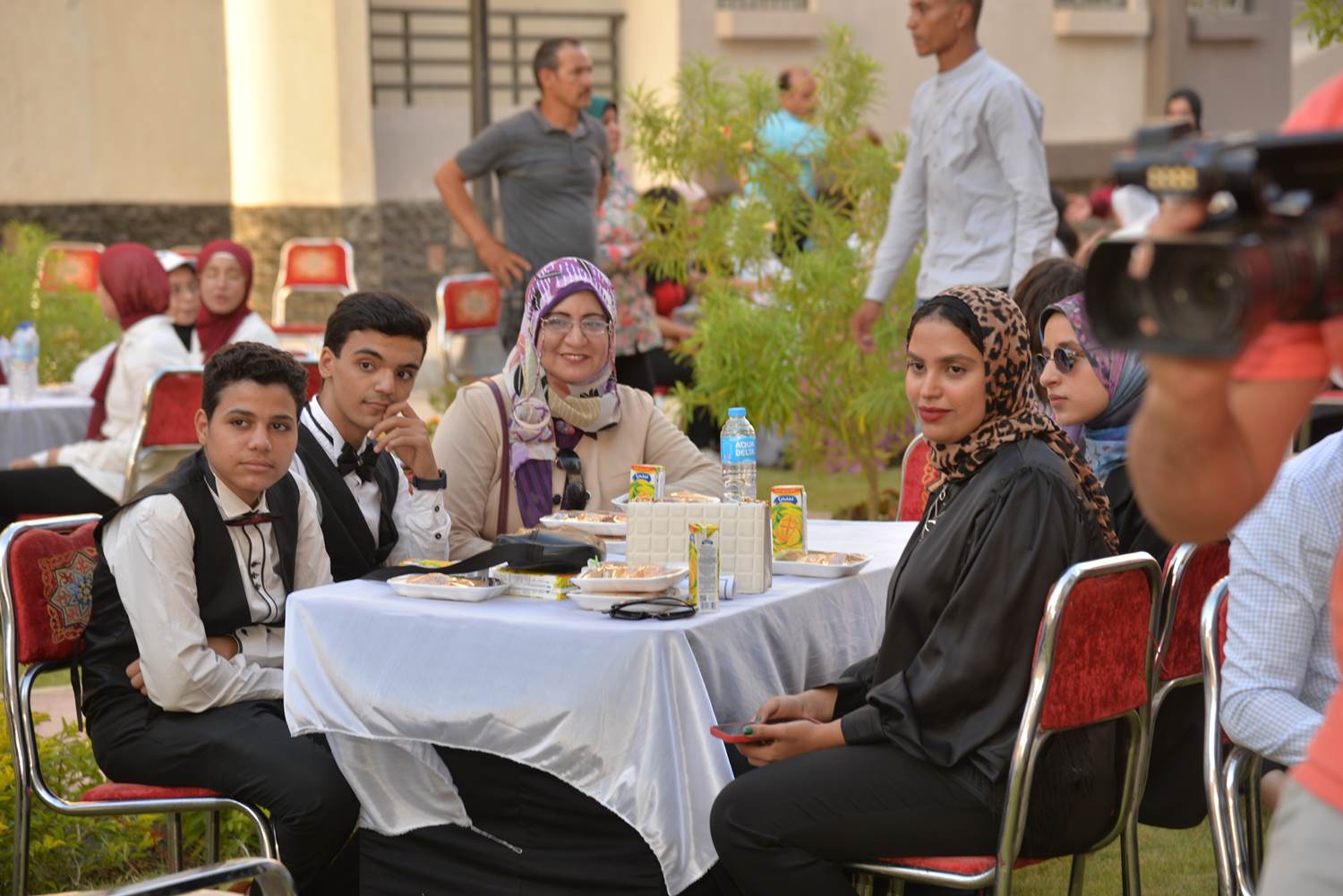 محافظ أسيوط يصطحب طلاب بعض المدارس في زيارة ميدانية لمدينة ناصر الجديدة