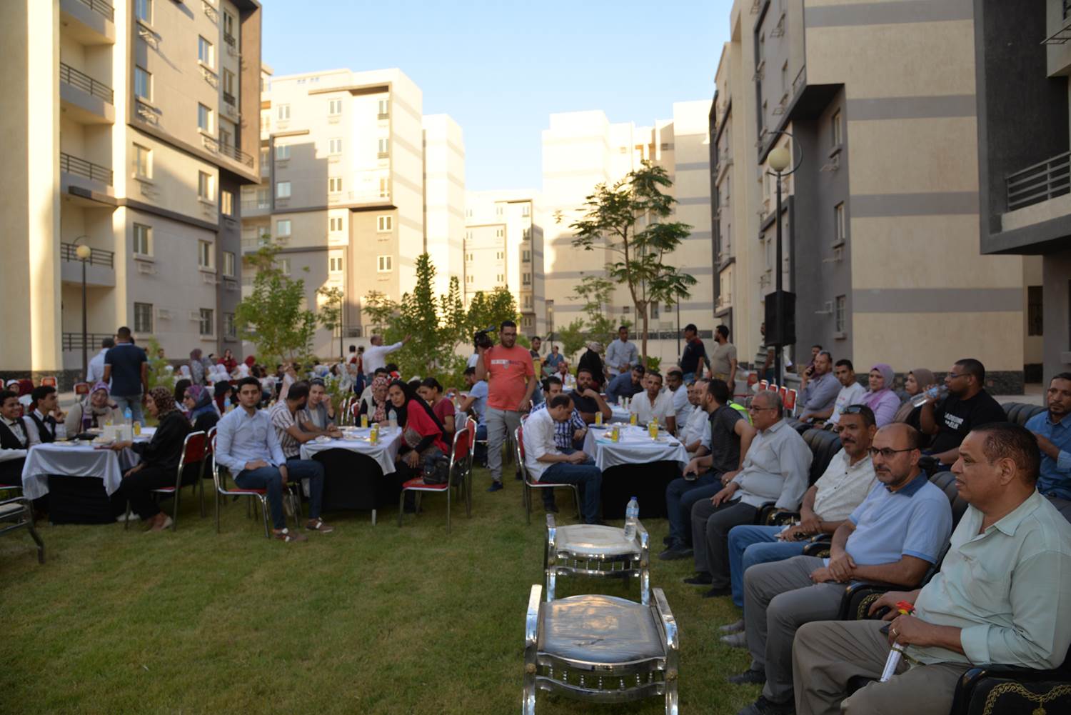 محافظ أسيوط يصطحب طلاب بعض المدارس في زيارة ميدانية لمدينة ناصر الجديدة
