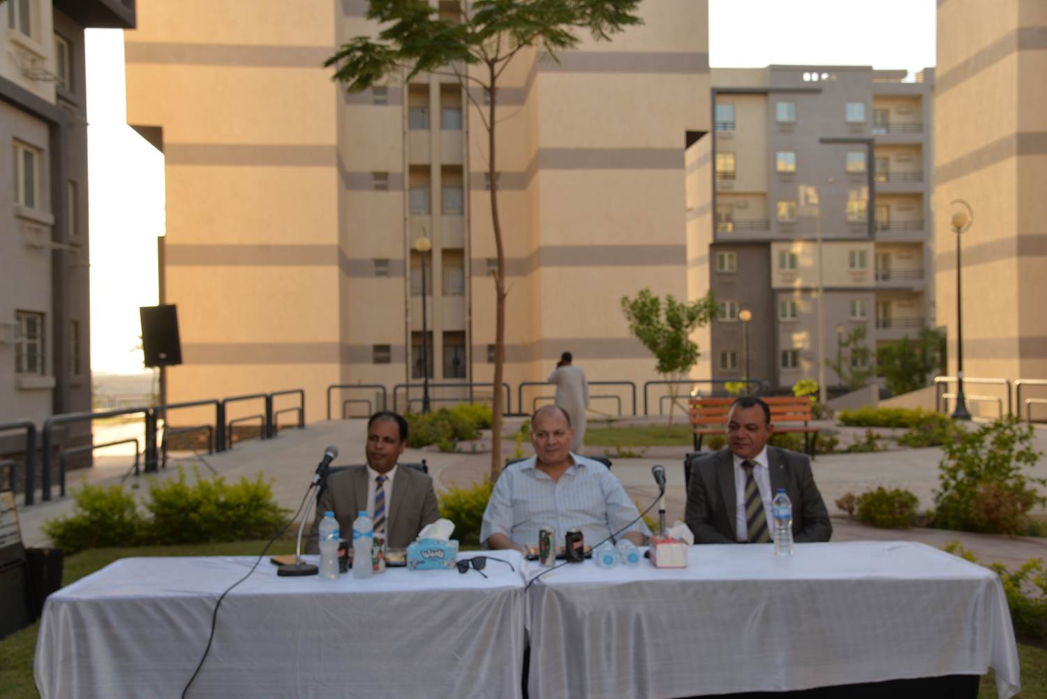 محافظ أسيوط يصطحب طلاب بعض المدارس في زيارة ميدانية لمدينة ناصر الجديدة